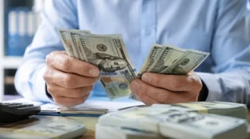 سعر الدولار يسجل 51.17 جنيه بالبنوك و51.23 في السوق غير الرسمية